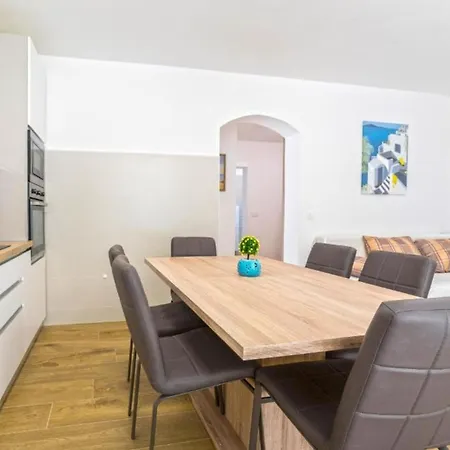 Two Bedroom With Private Pool Privlaka (Zadar)