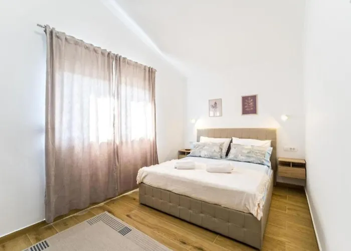 Two Bedroom With Private Pool Villa Privlaka (Zadar)